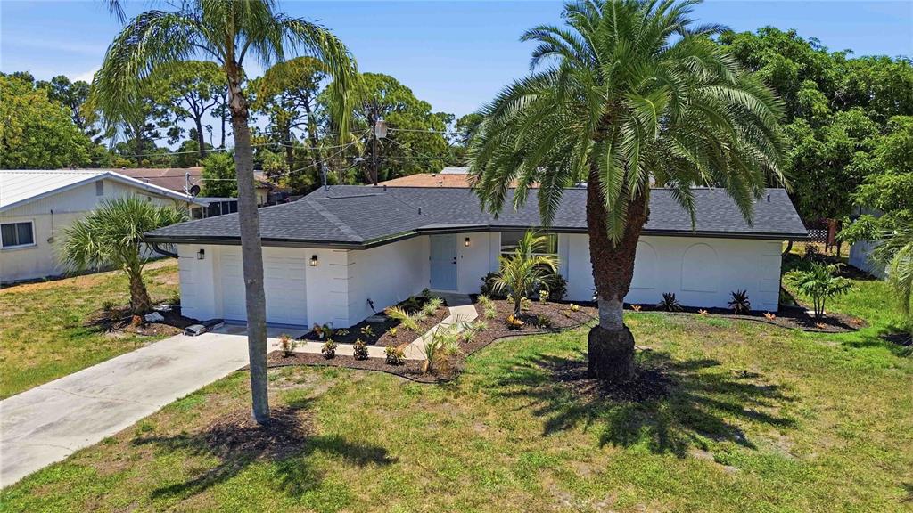 386 Cabana Road Venice, FL 34293 - Photo 1 of 56