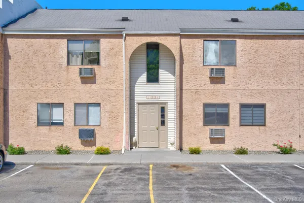 $194,900 | 22 Scarborough Lane, Unit D, Wappingers Falls, NY 12590