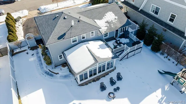 $999,990 | 285 East Shore Drive, Massapequa, NY 11758