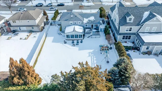 $999,990 | 285 East Shore Drive, Massapequa, NY 11758