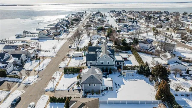$999,990 | 285 East Shore Drive, Massapequa, NY 11758