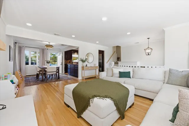 $999,990 | 285 East Shore Drive, Massapequa, NY 11758