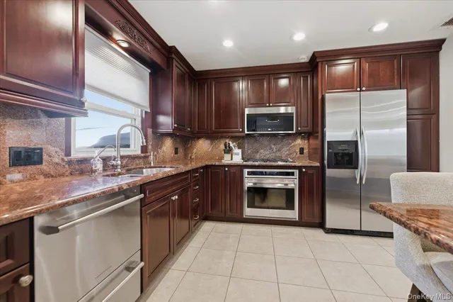 $999,990 | 285 East Shore Drive, Massapequa, NY 11758