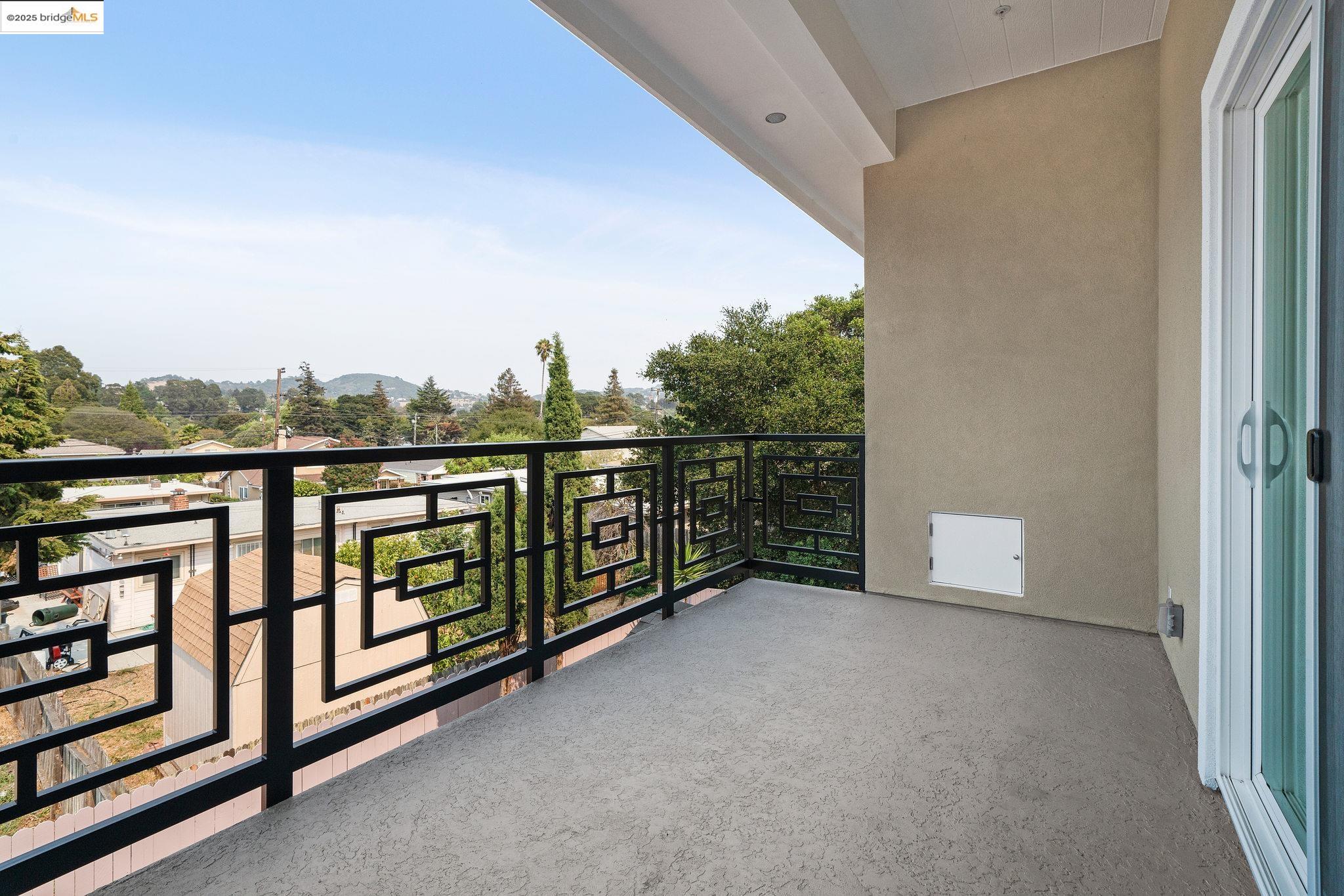 4511 Elmwood Road El Sobrante, CA 94803 - Photo 21 of 42 a view of a balcony with furniture