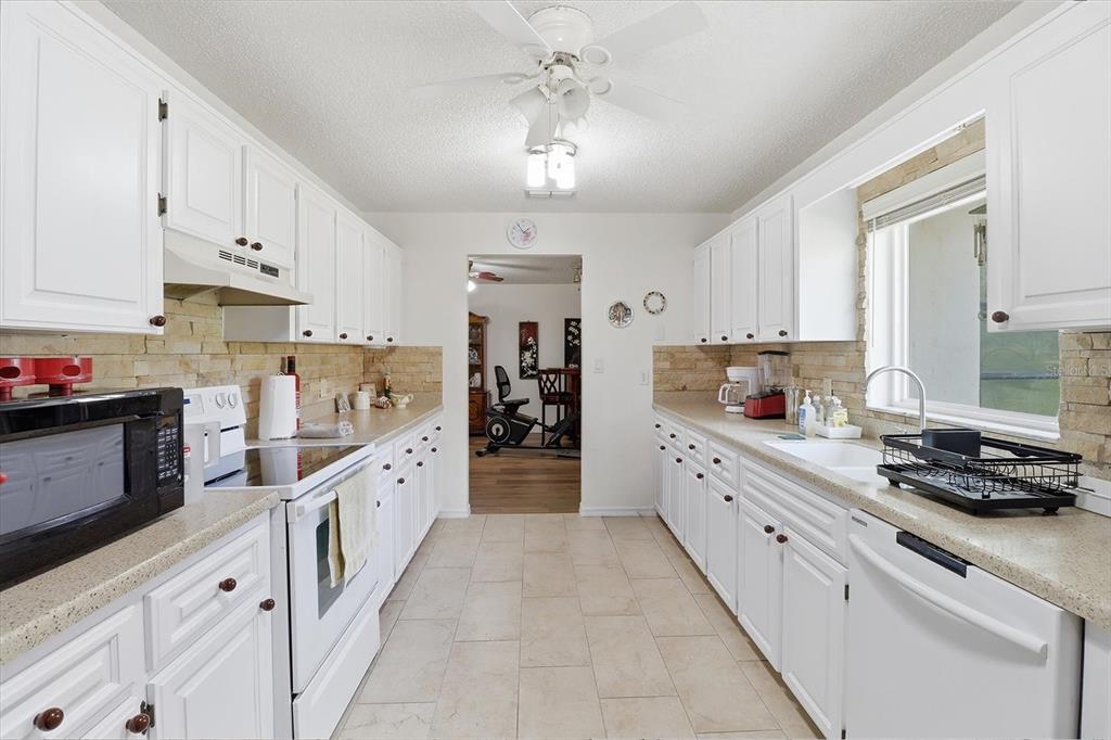8049 Southwest 100th Street Road Ocala, FL 34481 - Photo 16 of 45