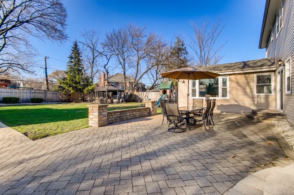 616 Elmdale Road Glenview, IL 60025 - Photo 4 of 9