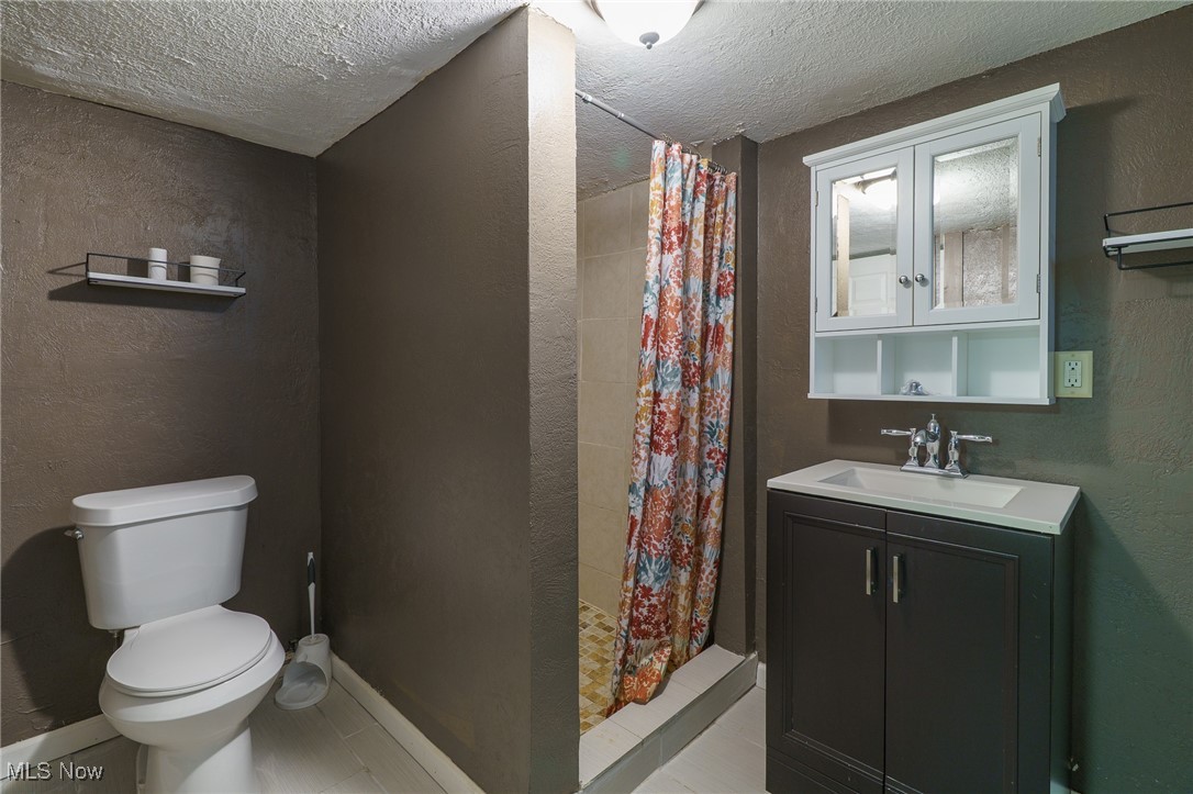 3165 East Sprague Road Independence, OH 44131 - Photo 25 of 41 4 piece bathroom with shower, toilet, and sink, deep soaking tub in next photo makes this a huge luxury bathroom!