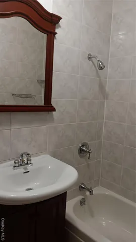 $2,000 | 1811 Wallace Avenue | Van Nest