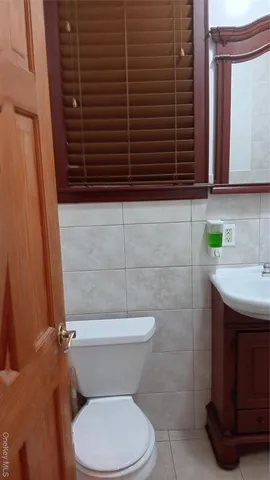 $2,000 | 1811 Wallace Avenue | Van Nest