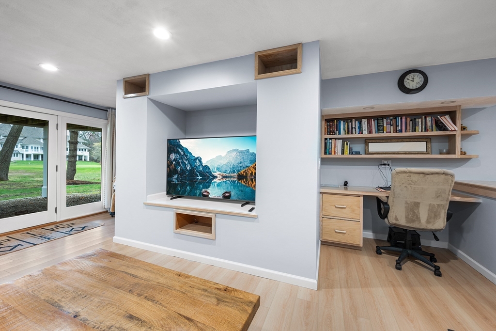 3 Choate Lane Ipswich, MA 01938 - Photo 27 of 39 a workspace with furniture and window