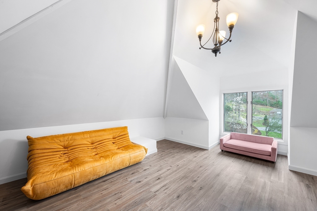 3 Choate Lane Ipswich, MA 01938 - Photo 31 of 39 a room with a bed and a window