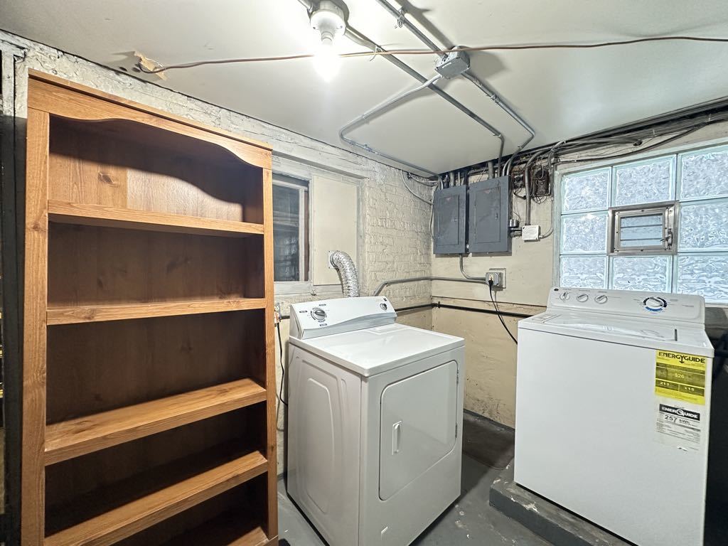4020 West Cornelia Avenue, Unit 2 Chicago, IL 60641 - Photo 20 of 20 a utility room with dryer and washer