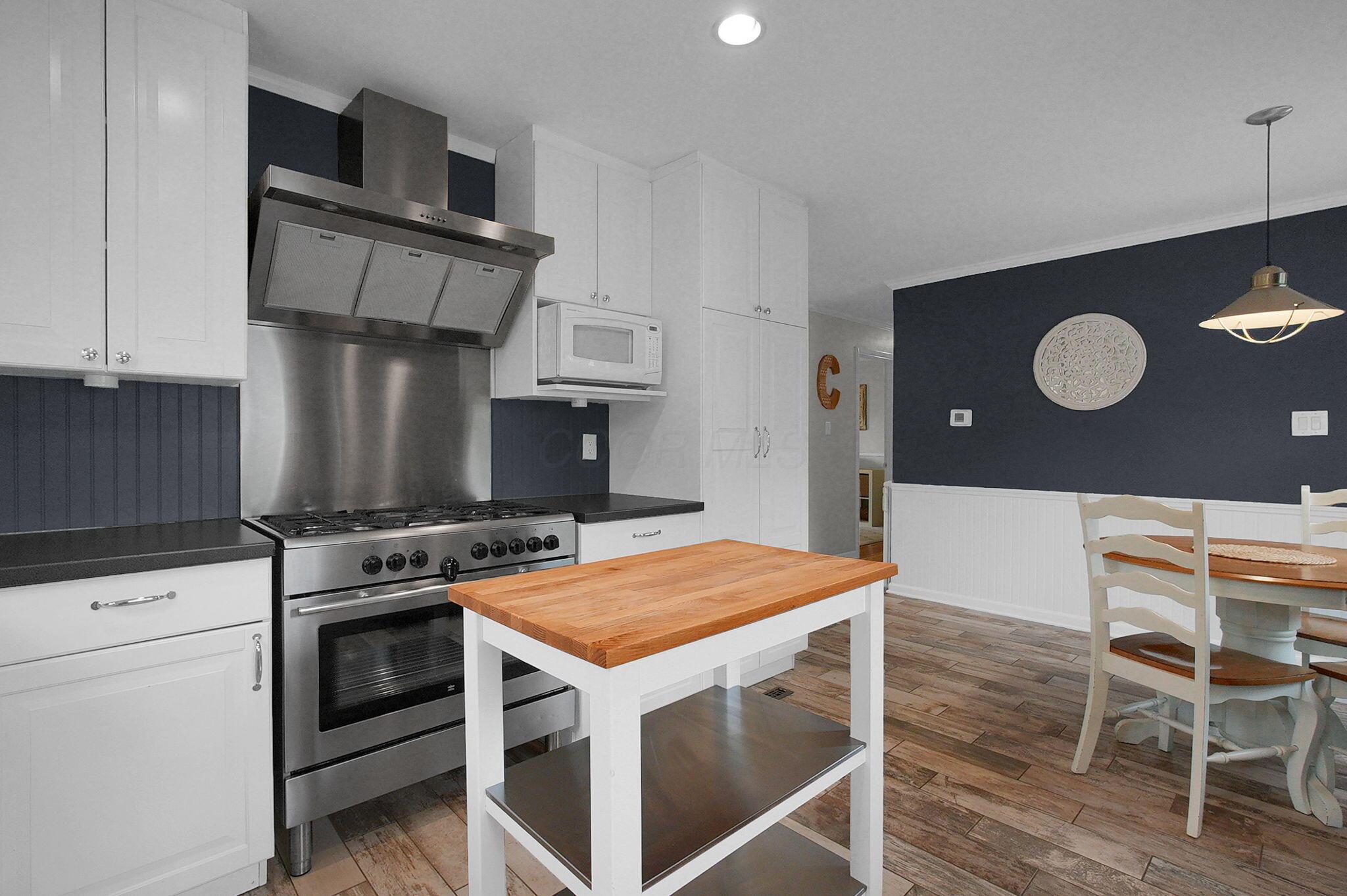 2737 Cranford Road Columbus, OH 43221 - Photo 5 of 44 2737 Cranford Realtor BethanyB kicthen 3
