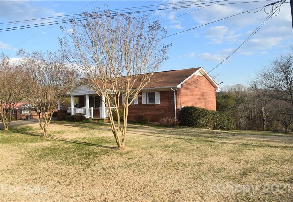 3189 Short Road Hickory, NC 28602 - Photo 3 of 24 a front view of a house with a yard