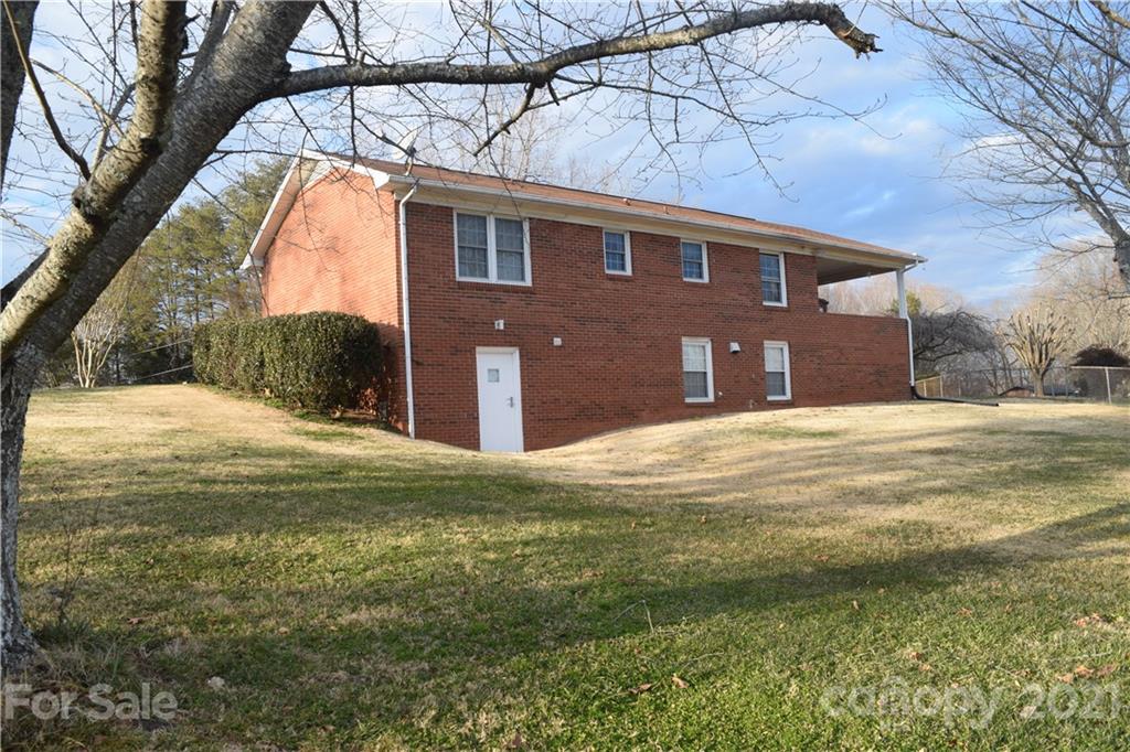 3189 Short Road Hickory, NC 28602 - Photo 4 of 24 a view of a house with a yard