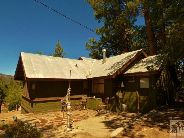 809 Talmadge Road Big Bear Lake, CA 92315 - Photo 5 of 25 a patio with table and chairs