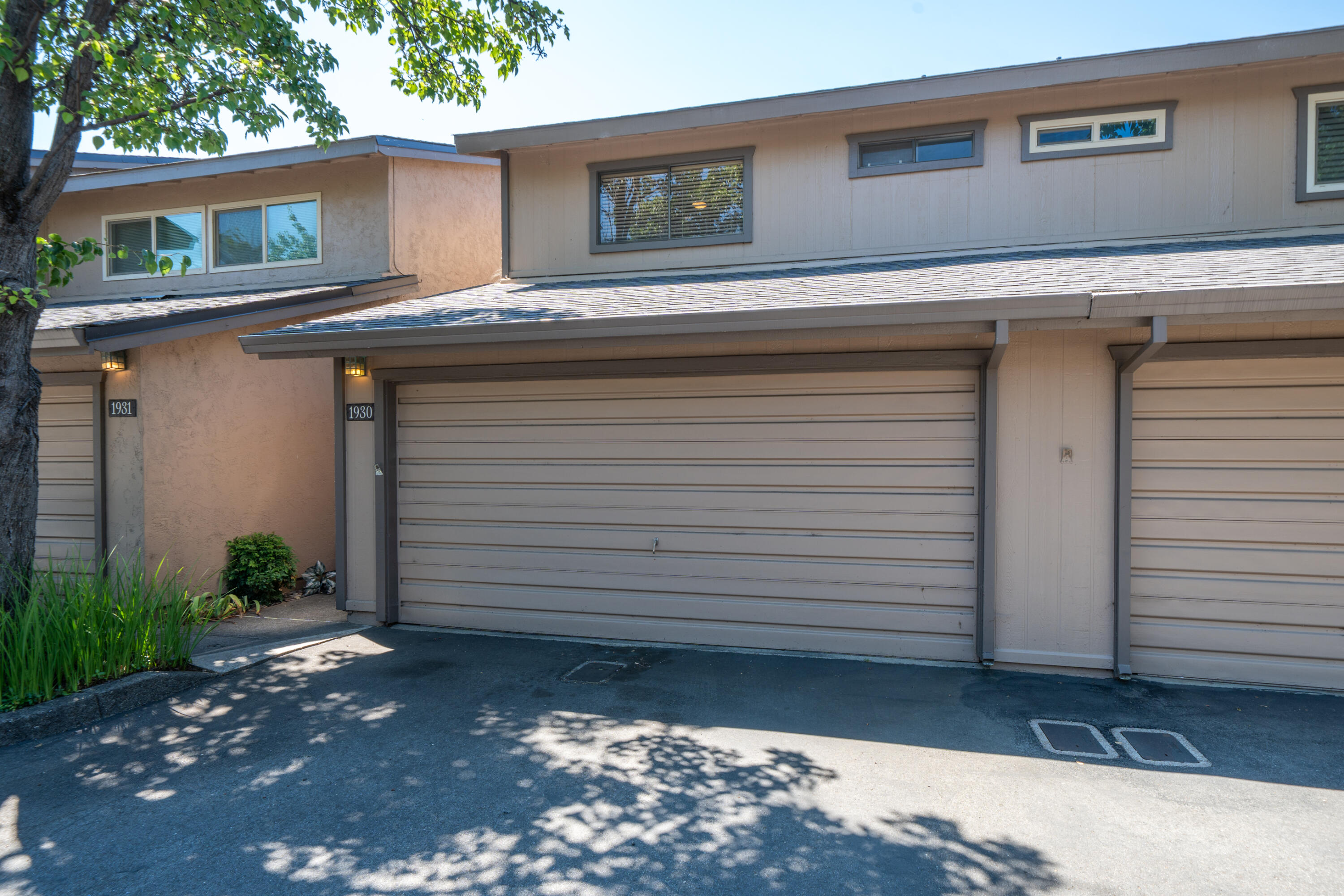 1930 Bechelli Lane Redding, CA 96002 - Photo 30 of 38 Garage
