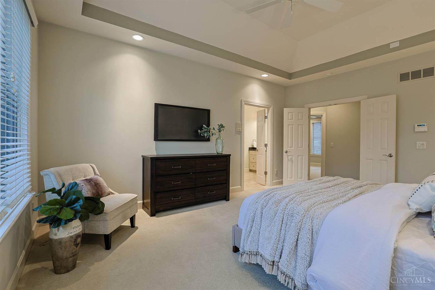 7365 Drake Road Cincinnati, OH 45243 - Photo 22 of 49 Primary Bedroom