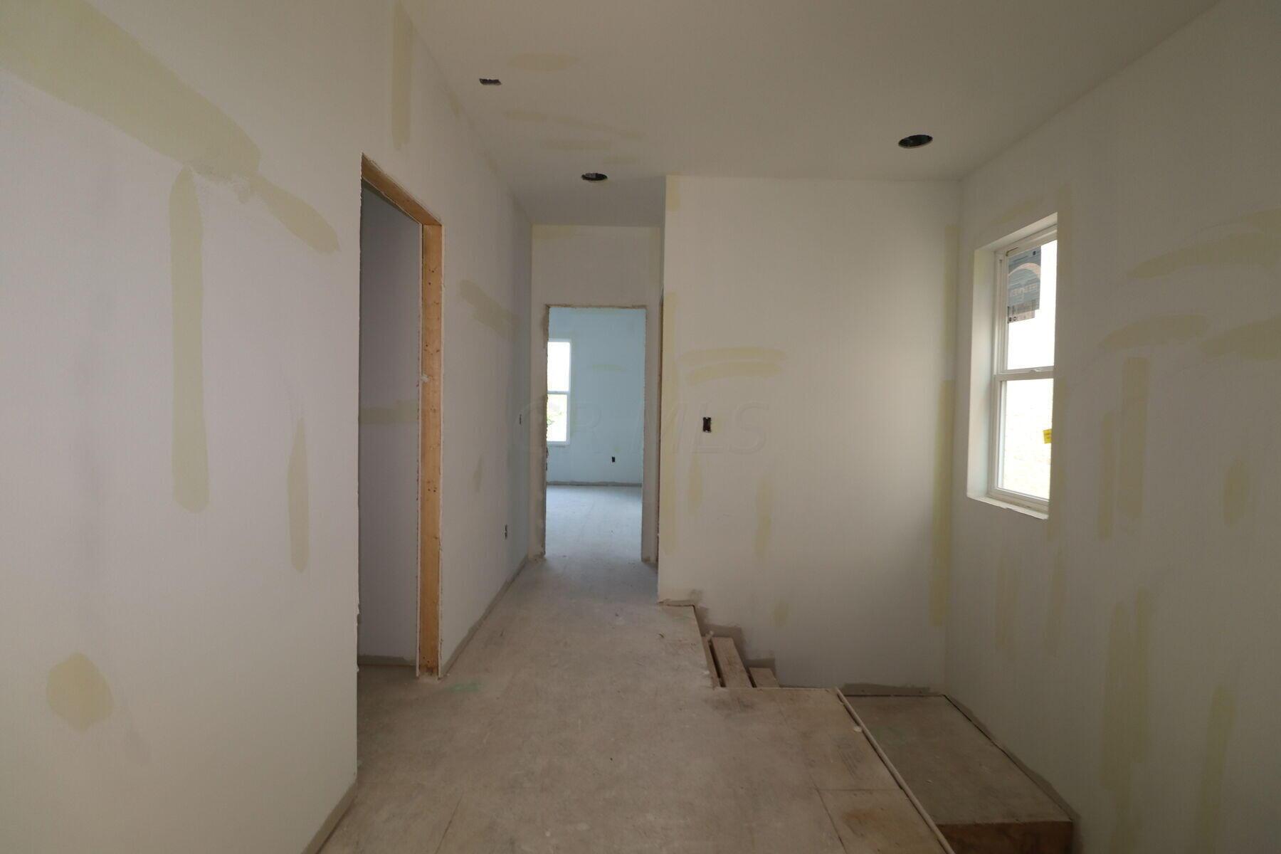 1074 Edgehill Road Columbus, OH 43212 - Photo 2 of 16 Interior
