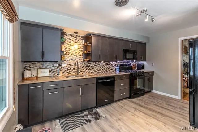 $399,900 | 403 Morgan Drive, Lewiston, NY 14092