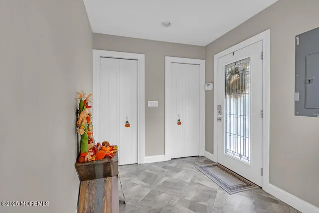 a kitchen that has a lot of cabinets in it