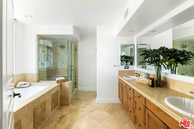 $1,295,000 | 10795 Wilshire Boulevard, Unit 105, Los Angeles, CA 90024