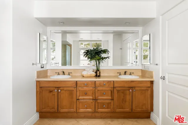 $1,295,000 | 10795 Wilshire Boulevard, Unit 105, Los Angeles, CA 90024