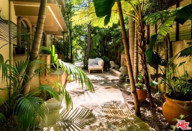 $1,295,000 | 10795 Wilshire Boulevard, Unit 105, Los Angeles, CA 90024