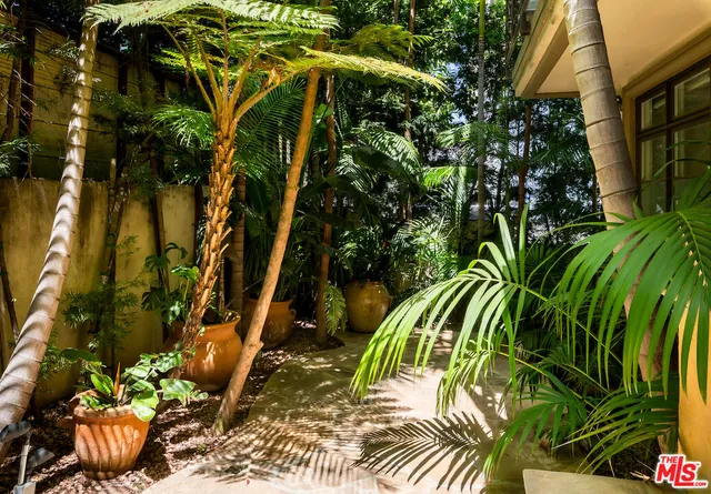 $1,295,000 | 10795 Wilshire Boulevard, Unit 105, Los Angeles, CA 90024