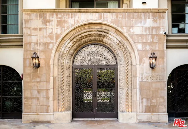 $1,295,000 | 10795 Wilshire Boulevard, Unit 105, Los Angeles, CA 90024