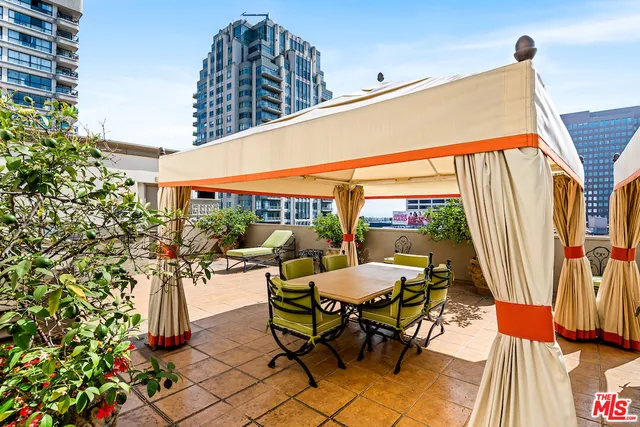 $1,295,000 | 10795 Wilshire Boulevard, Unit 105, Los Angeles, CA 90024