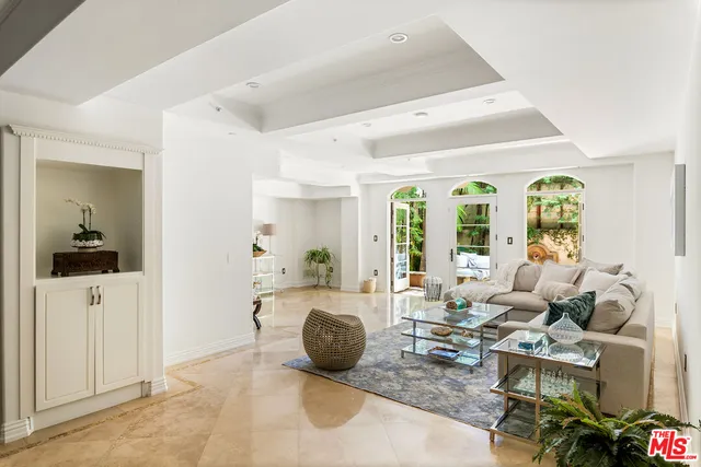 $1,295,000 | 10795 Wilshire Boulevard, Unit 105, Los Angeles, CA 90024