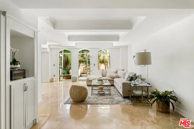 $1,295,000 | 10795 Wilshire Boulevard, Unit 105, Los Angeles, CA 90024