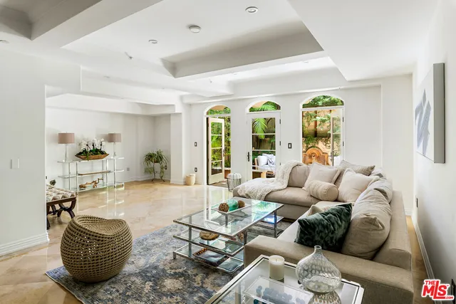 $1,295,000 | 10795 Wilshire Boulevard, Unit 105, Los Angeles, CA 90024