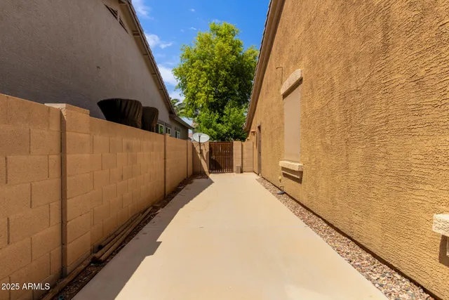 $2,300 | 4667 East County Down Drive, Chandler, AZ 85249