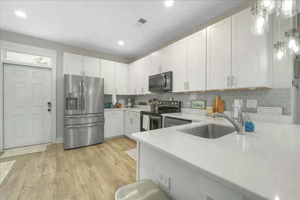 $2,800 | 3995 Four Poles Park Drive, North Charleston, SC 29405