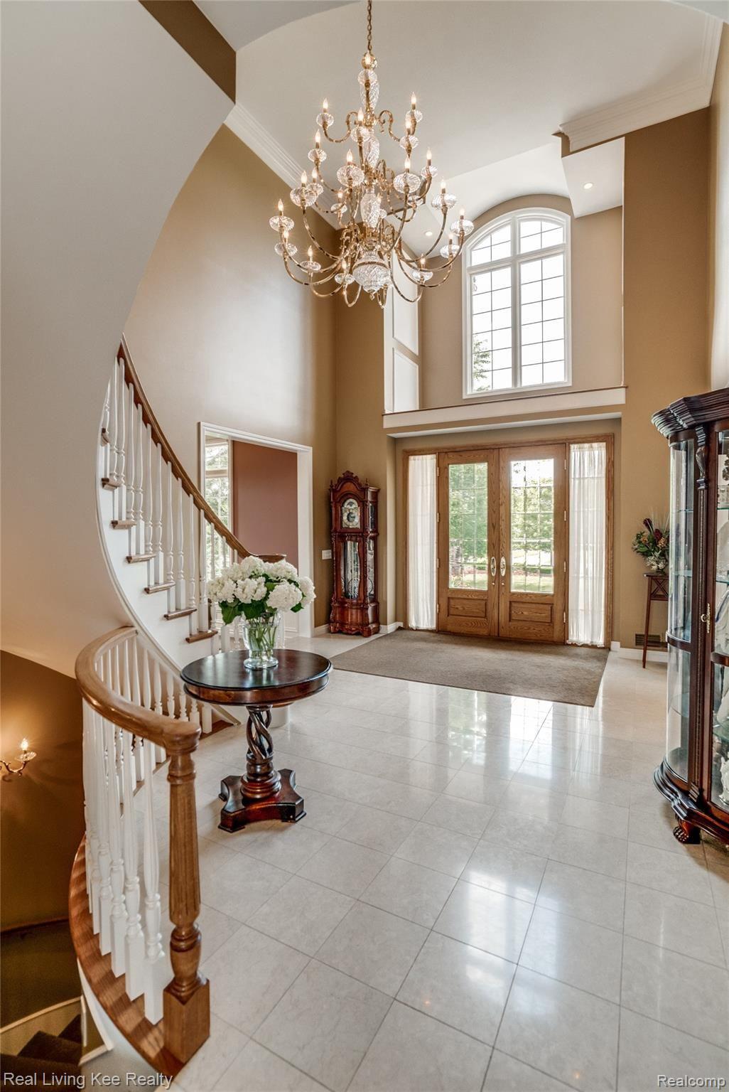 2675 Shorebrook Court Rochester, MI 48306 - Photo 24 of 98 Interiors (4 of 88).jpg