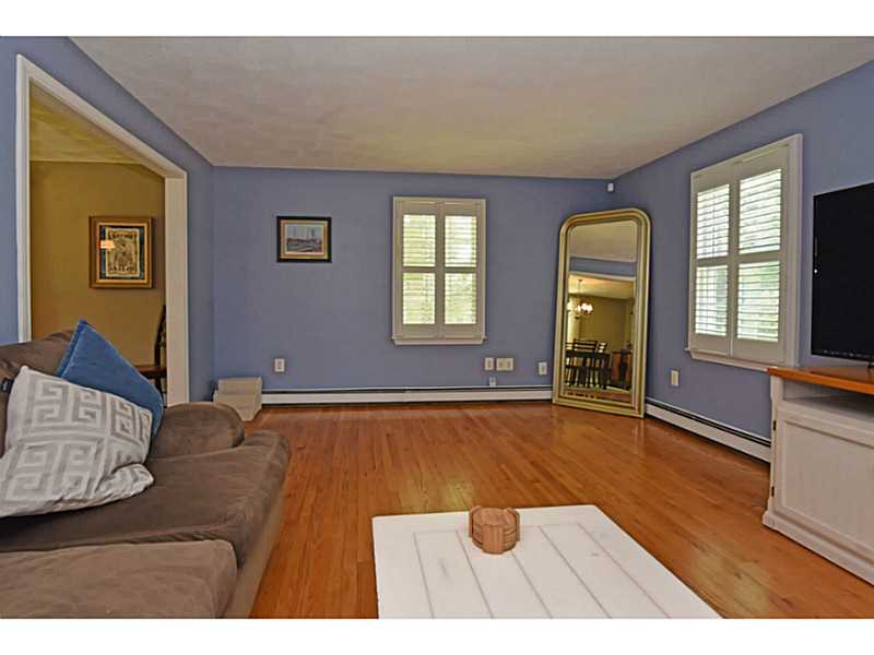 40 Shannon Road Exeter, RI 02822 - Photo 4 of 25 Living Room.
