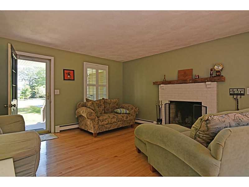 40 Shannon Road Exeter, RI 02822 - Photo 7 of 25 Den/Family/Great Room.