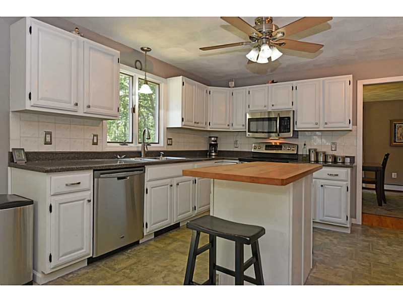 40 Shannon Road Exeter, RI 02822 - Photo 9 of 25 Kitchen.