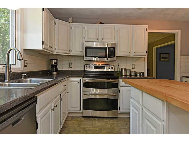 40 Shannon Road Exeter, RI 02822 - Photo 10 of 25 Kitchen.