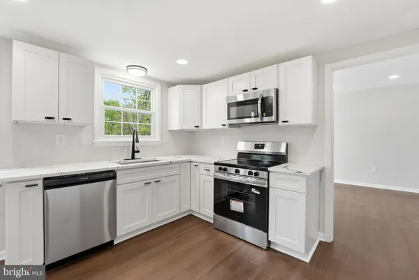 $725,000 | 735 Palmer Drive, Herndon, VA 20170