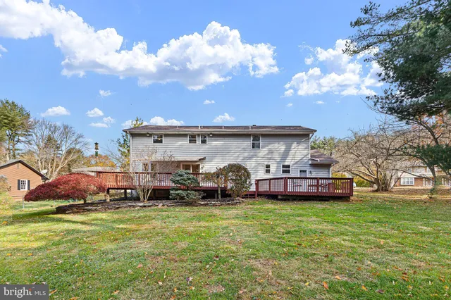 a view of a house with a back yard
