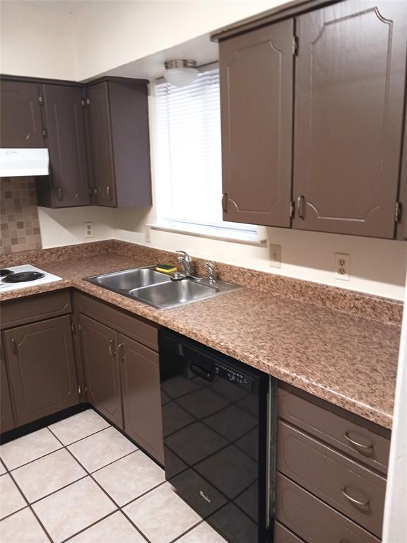 634 North Bowen Road Arlington, TX 76012 - Photo 3 of 8