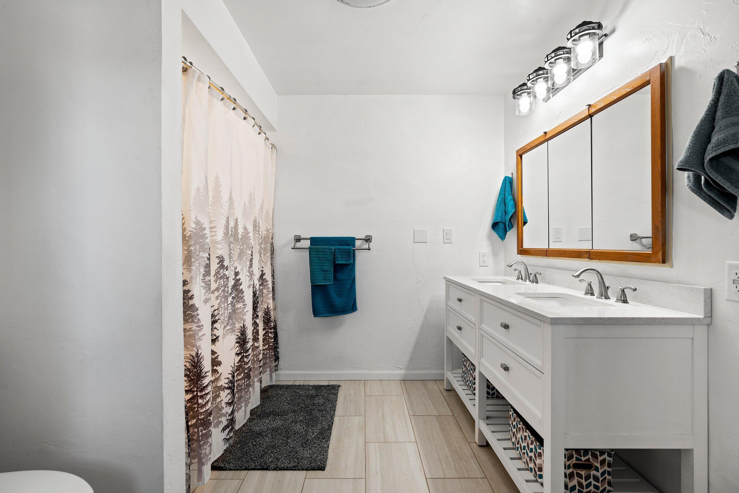 N6580 County Rd O J Plymouth, WI 53073 - Photo 16 of 39 Primary Bath has SOT