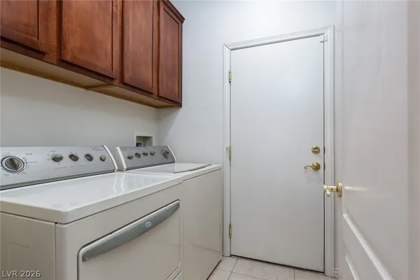 $2,500 | 8233 Preppy Fox Avenue, Las Vegas, NV 89131