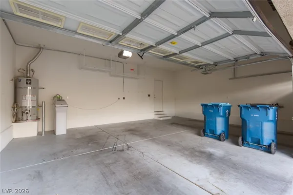 $2,500 | 8233 Preppy Fox Avenue, Las Vegas, NV 89131