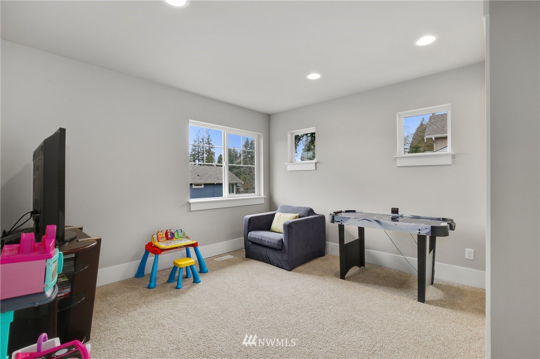 6618 Southeast 6th Street Renton, WA 98059 - Photo 33 of 40