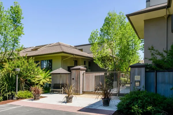 $738,000 | 2140 Santa Cruz Avenue, Unit 203, Menlo Park, CA 94025