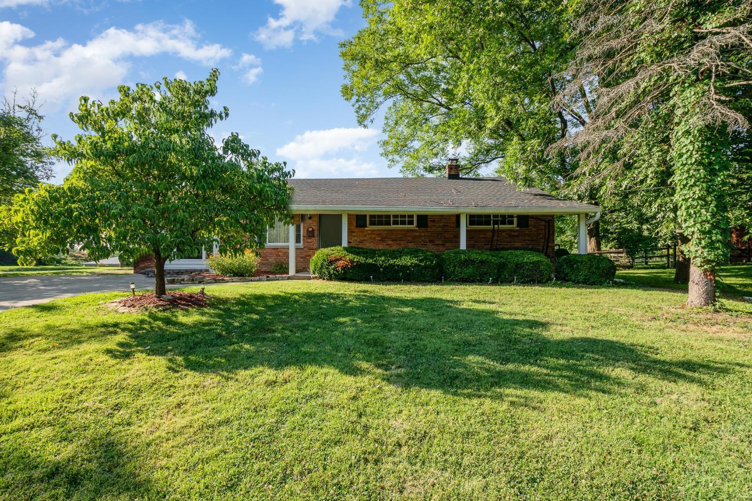 3000 Crest Road Cincinnati, OH 45251 - Photo 1 of 28